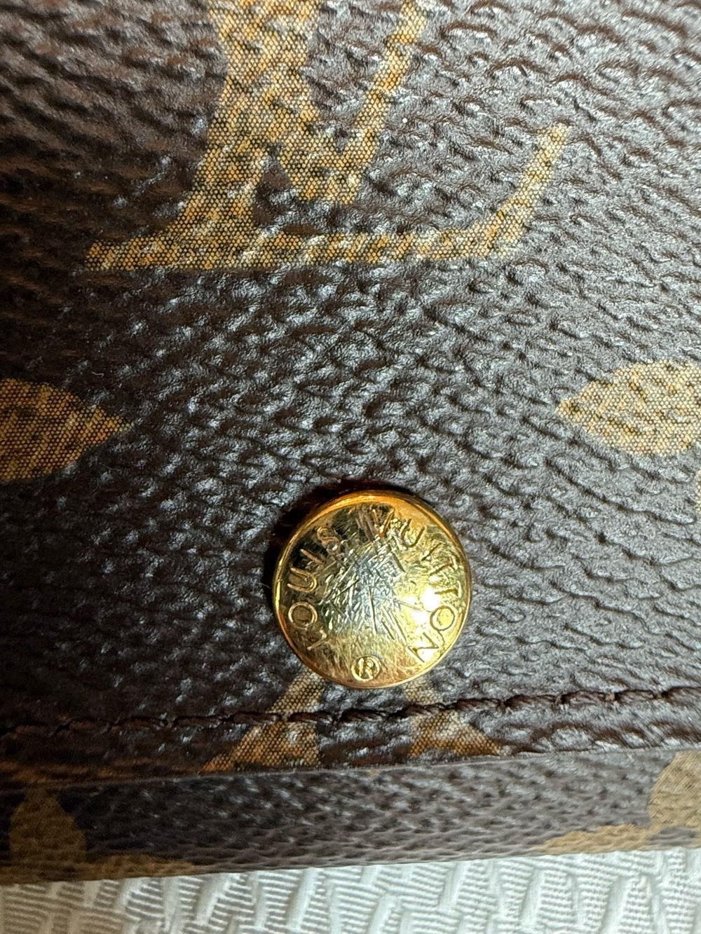 Louis Vuitton Monogram 6 Key Holder - Picture 13 of 15